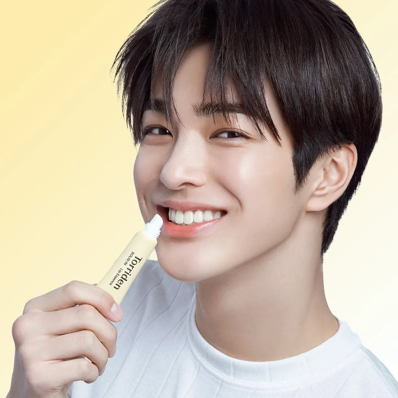 Ảnh quảng bá SOLID IN Lip Essence của Torriden