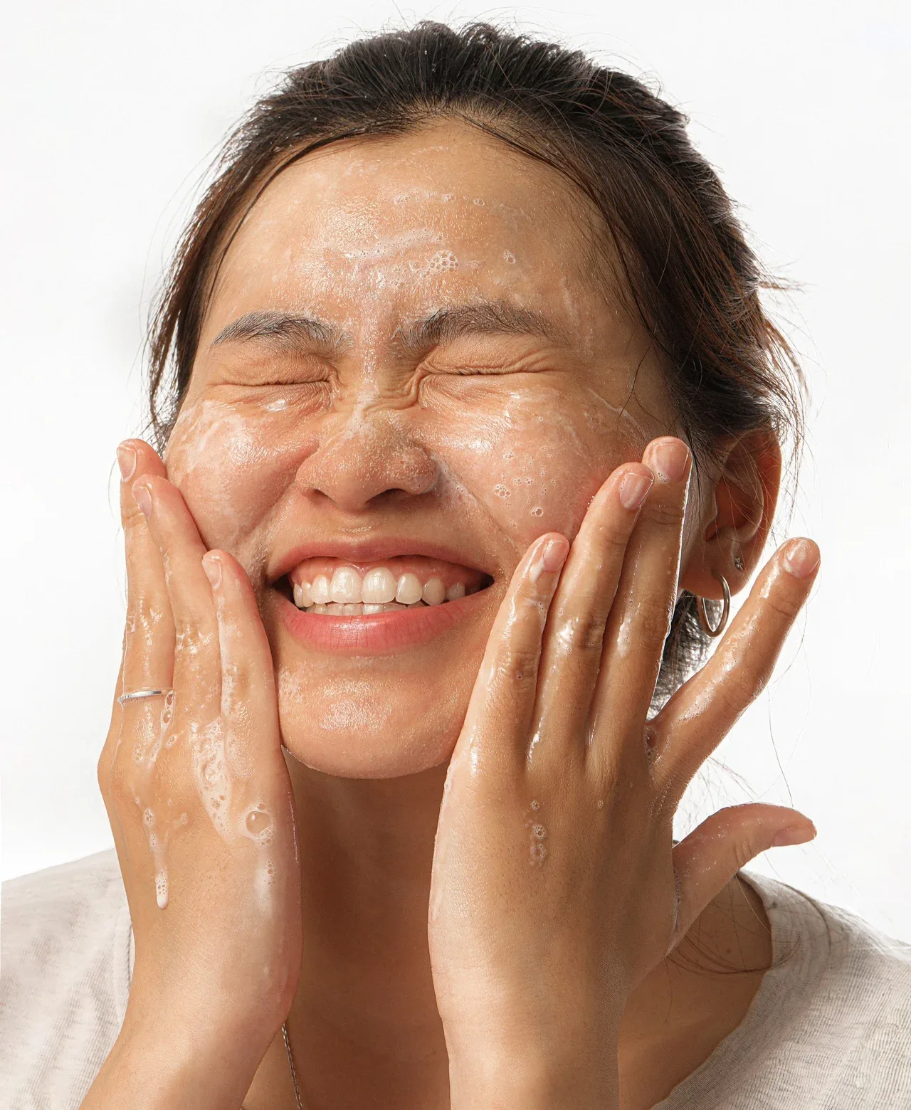 Ảnh giới thiệu thao tác rửa mặt của Cocoon